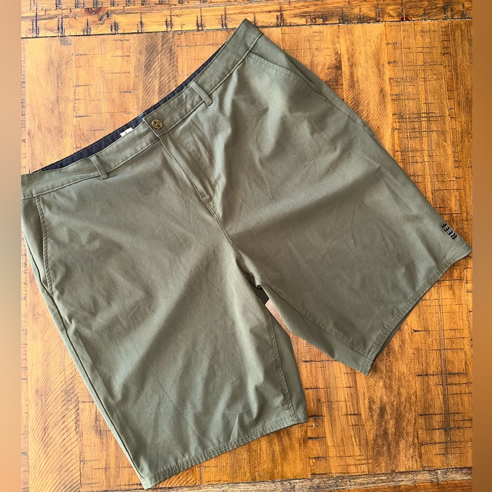 Reef Men’s Size 40 Green Casual Light Weight Shorts